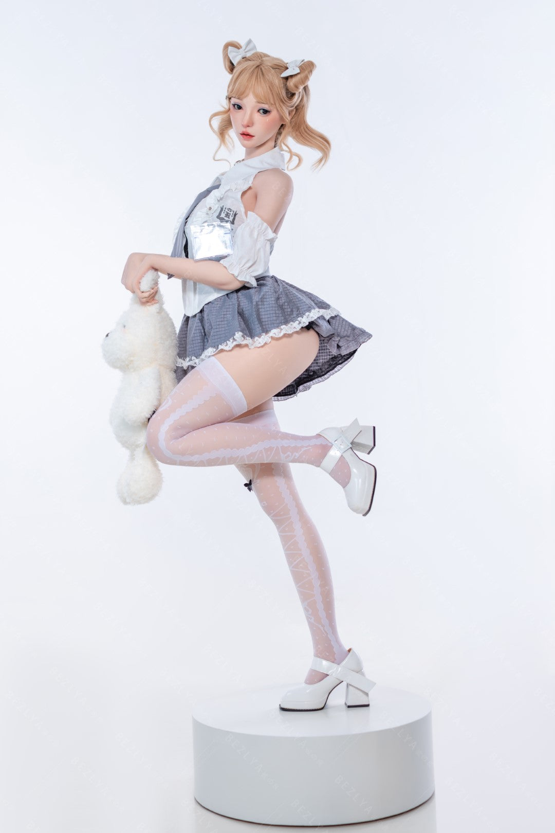 Sexuální panenka Albizia (Bezlya Doll 155cm E-pohár 2.2CF silikon)