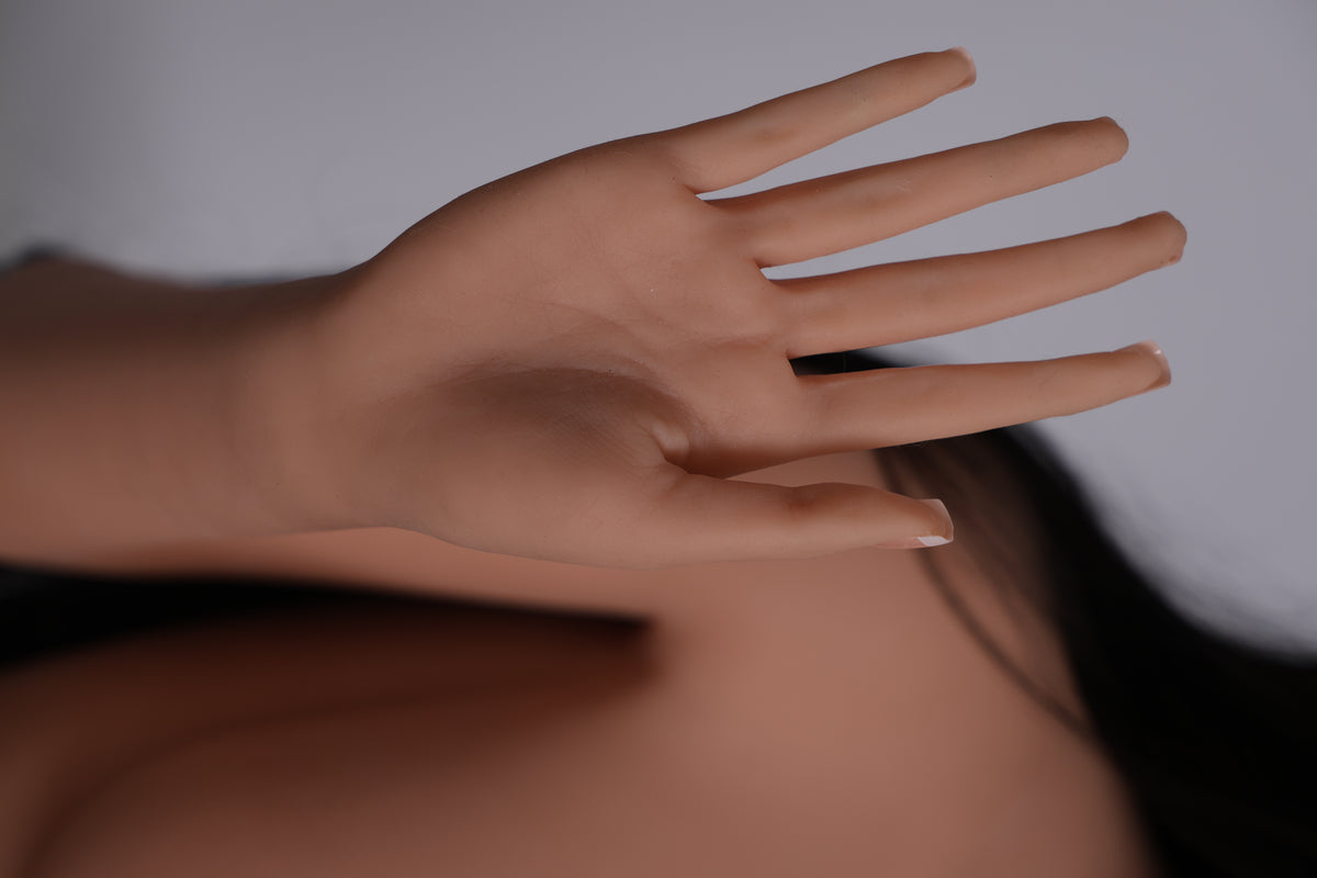 Sexuální panenka Selene-D (LilyDoll 158cm D-hrnek #LD020 TPE+silikon)