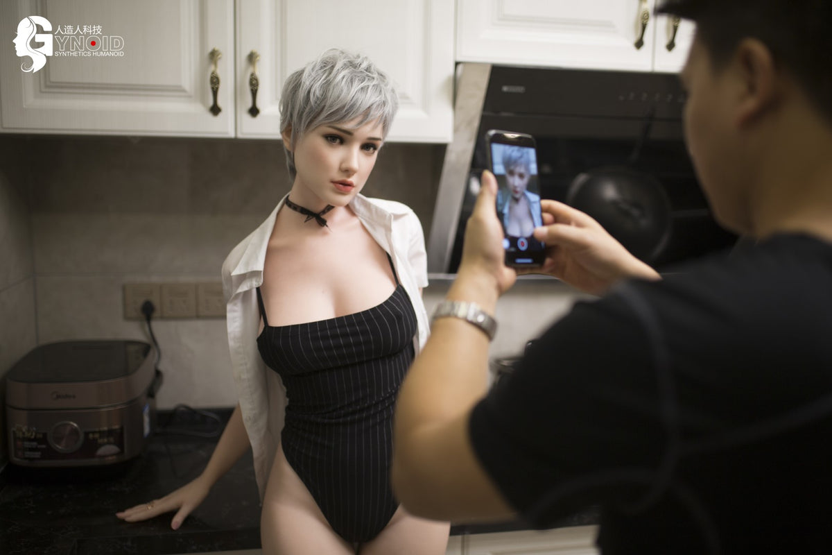 Sexuální panenka Laura Model 11 (Gynoid Doll 162 cm silikonový E-Cup)