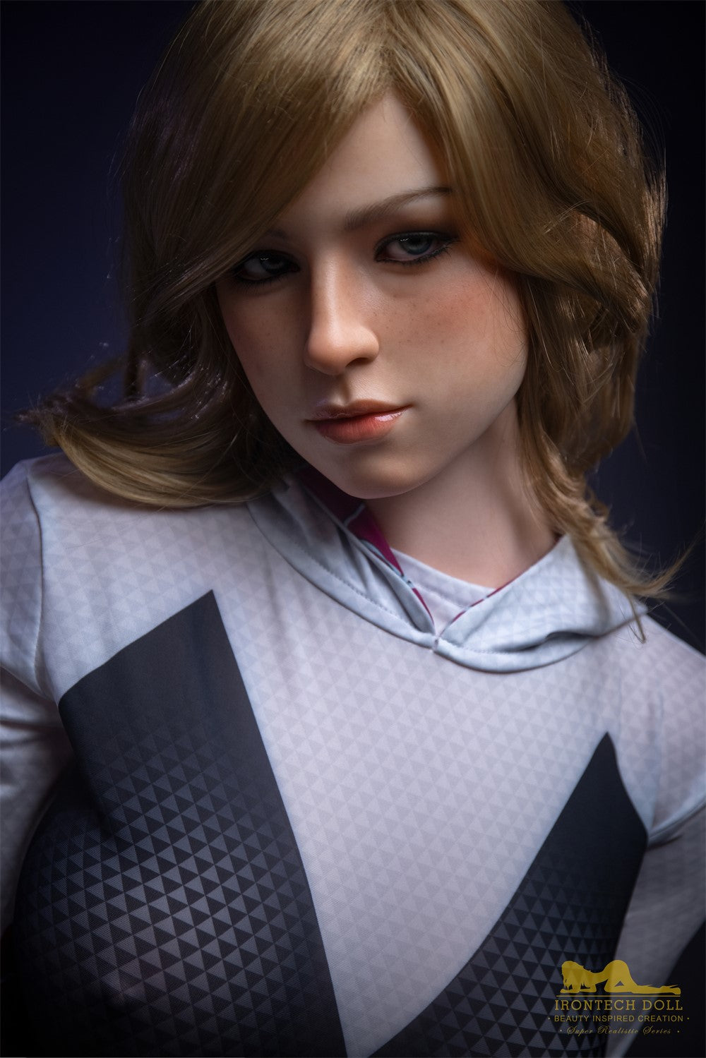 Sexuální panenka Gwen (Irontech Doll 167cm E-pohár S38 silikon)